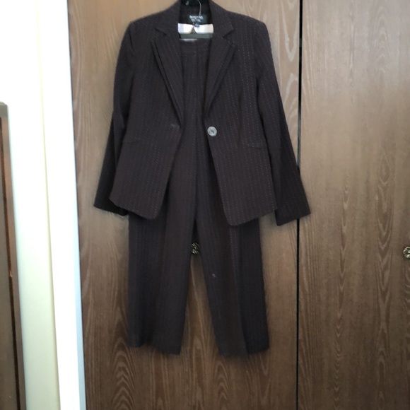 SIGNATURE by LARRY LEVINE - SIZE 8 PANTSUIT - BROWN/PINK PINSTRIPE CLASSY #056 - Picture 4 of 9